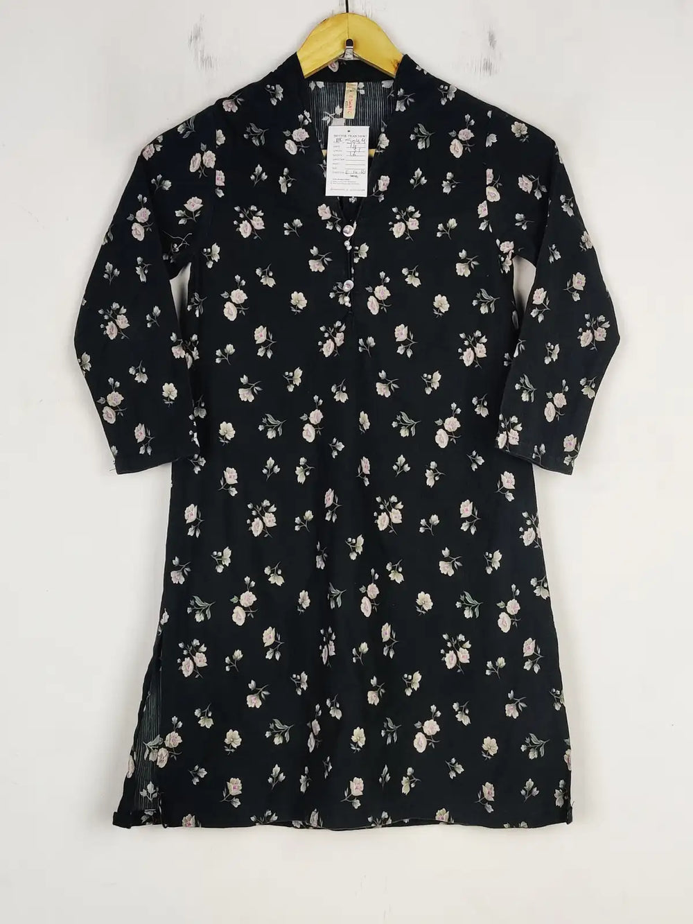 Buy online pre-used pre-loved 100% authentic & Original branded Ethnic (BK-5049) available in Pakistan. Top international brands avilable.