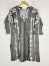 Buy online pre-used pre-loved 100% authentic & Original branded Kilkariyan (BK-5121) available in Pakistan. Top international brands avilable.