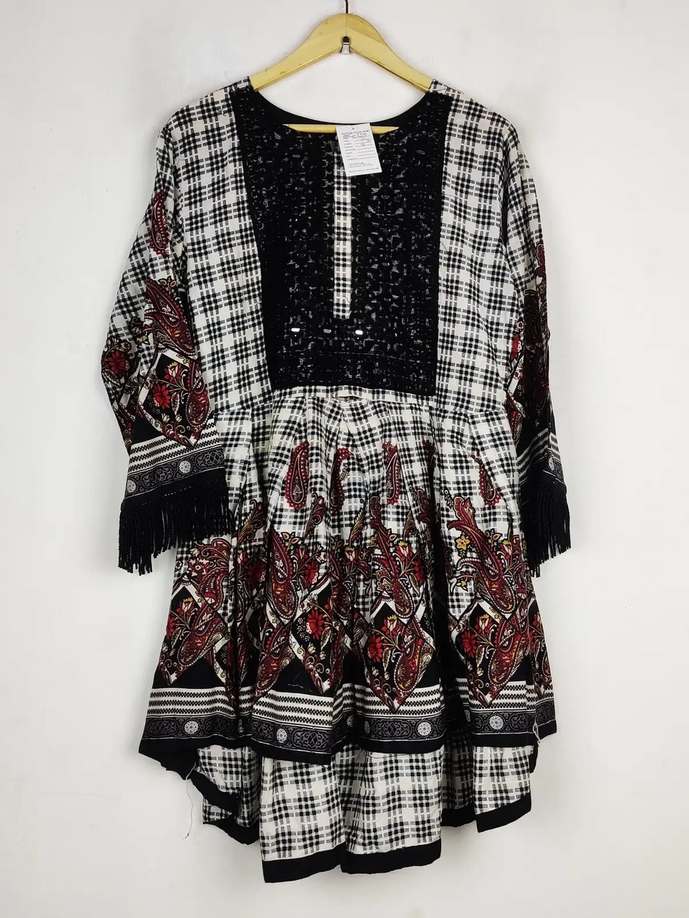 Buy online pre-used pre-loved 100% authentic & Original branded Unknown Brand (BK-5235) available in Pakistan. Top international brands avilable.