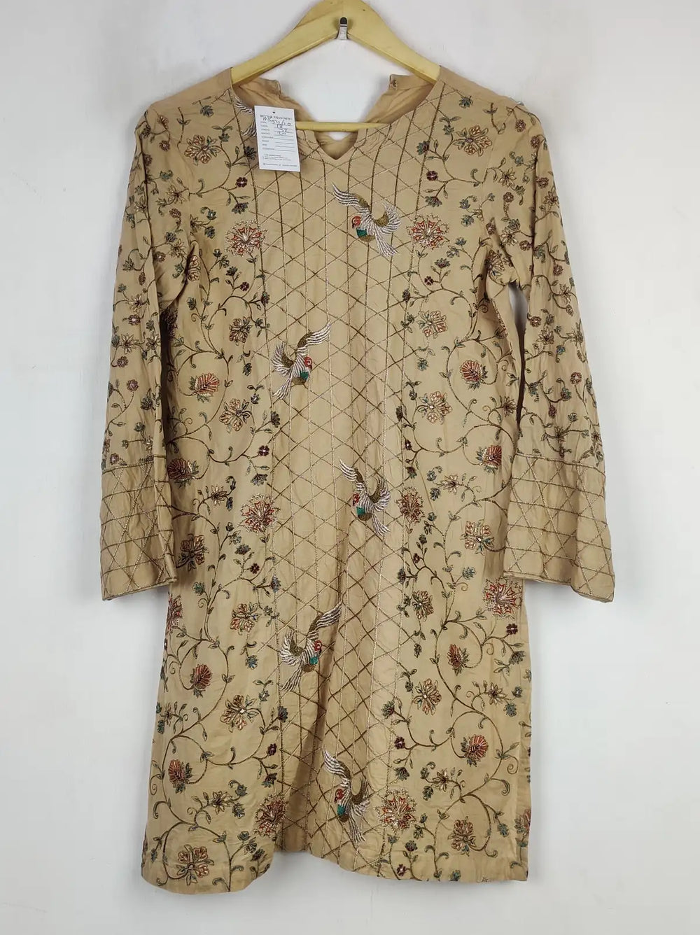 Buy online pre-used pre-loved 100% authentic & Original branded Unknown Brand (BK-5460) available in Pakistan. Top international brands avilable.