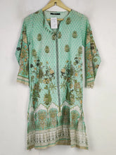 Buy online pre-used pre-loved 100% authentic & Original branded Khaadi (BK-5472) available in Pakistan. Top international brands avilable.