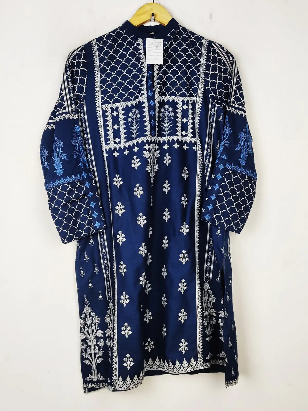 Buy online pre-used pre-loved 100% authentic & Original branded Khaadi (BK-5564) available in Pakistan. Top international brands avilable.