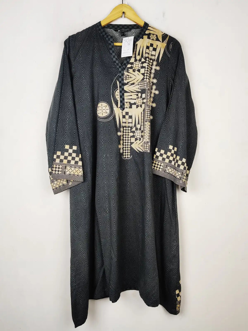 Buy online pre-used pre-loved 100% authentic & Original branded Nishat (BK-5587) available in Pakistan. Top international brands avilable.