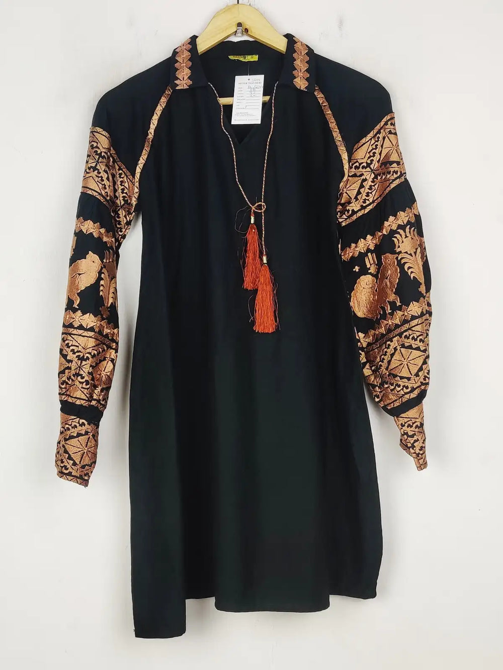 Buy online pre-used pre-loved 100% authentic & Original branded Akhrot (BK-5644) available in Pakistan. Top international brands avilable.