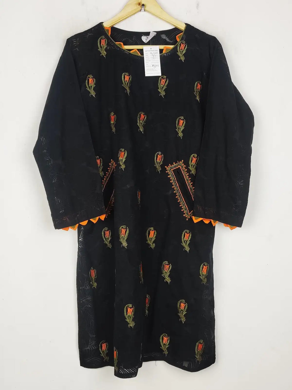 Buy online pre-used pre-loved 100% authentic & Original branded Madeeha Sabir (BK-5659) available in Pakistan. Top international brands avilable.
