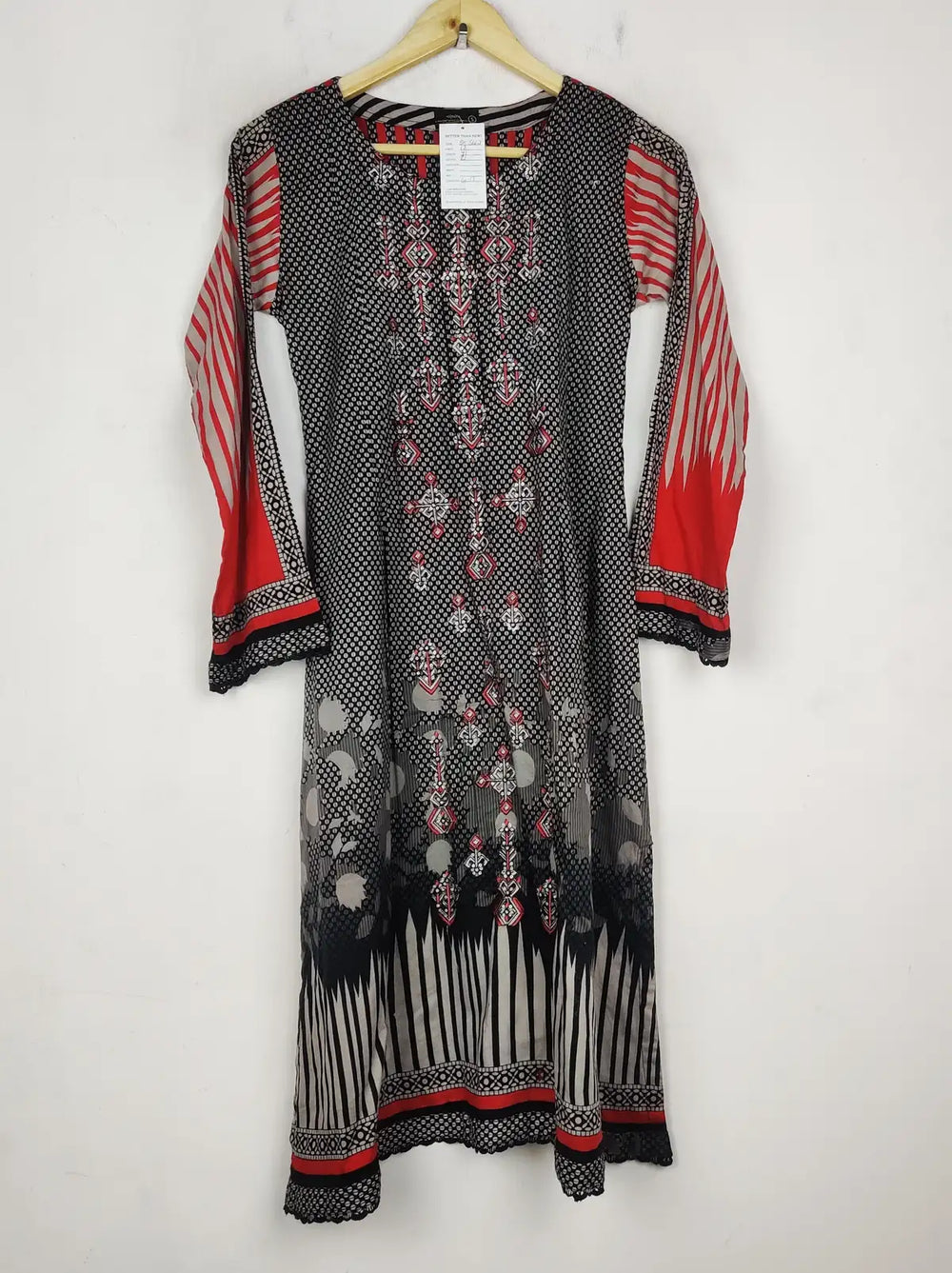 Buy online pre-used pre-loved 100% authentic & Original branded Impressions (BK-5667) available in Pakistan. Top international brands avilable.