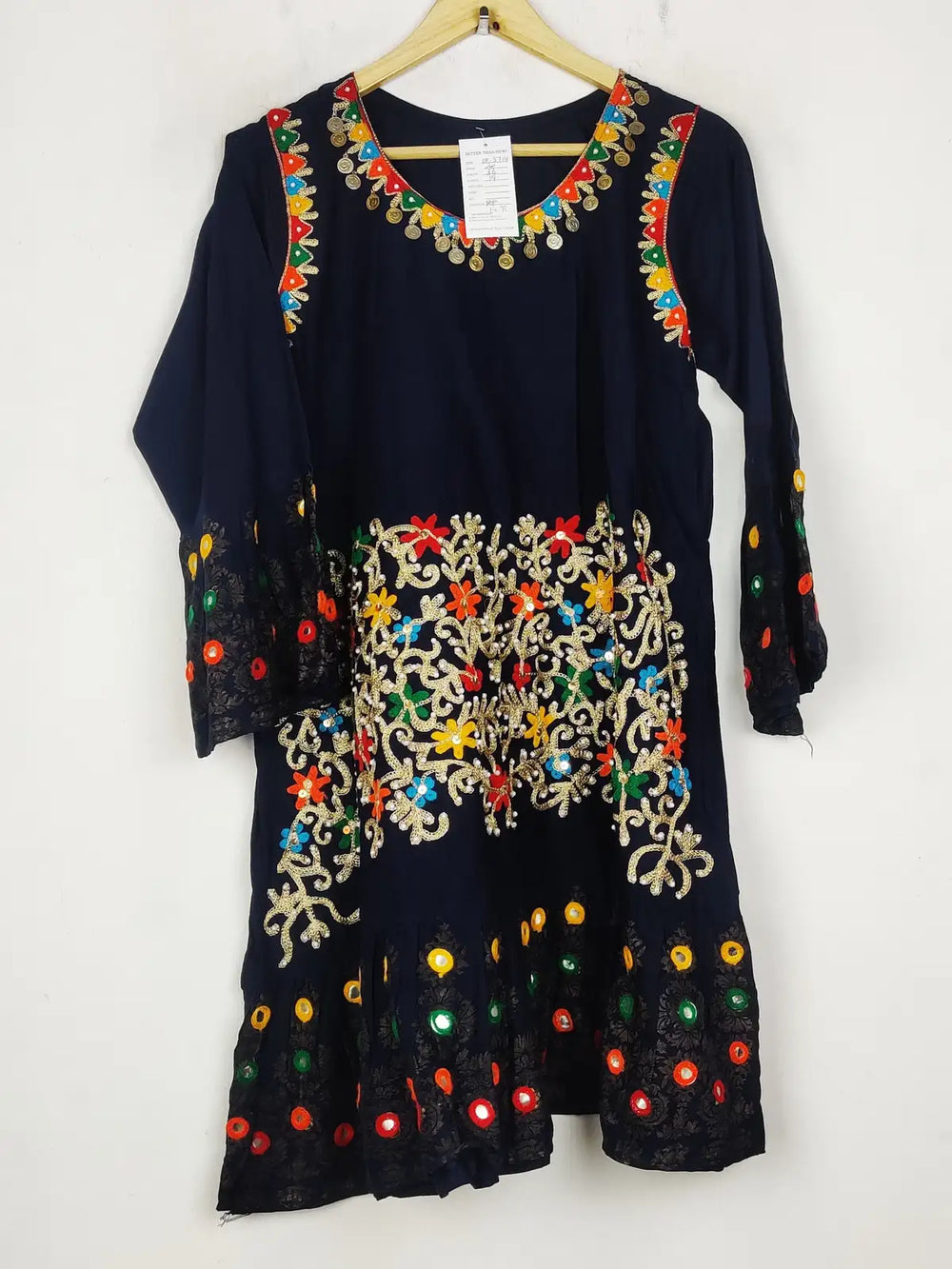 Buy online pre-used pre-loved 100% authentic & Original branded Unknown Brand (BK-5714) available in Pakistan. Top international brands avilable.