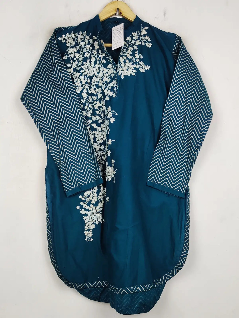 Buy online pre-used pre-loved 100% authentic & Original branded Unknown Brand (BK-5777) available in Pakistan. Top international brands avilable.