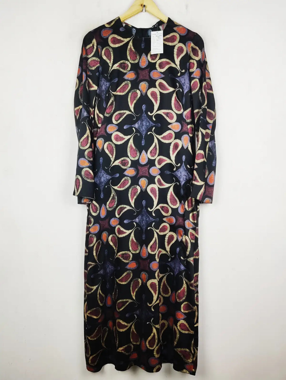 Buy online pre-used pre-loved 100% authentic & Original branded Zara (BK-5810) available in Pakistan. Top international brands avilable.