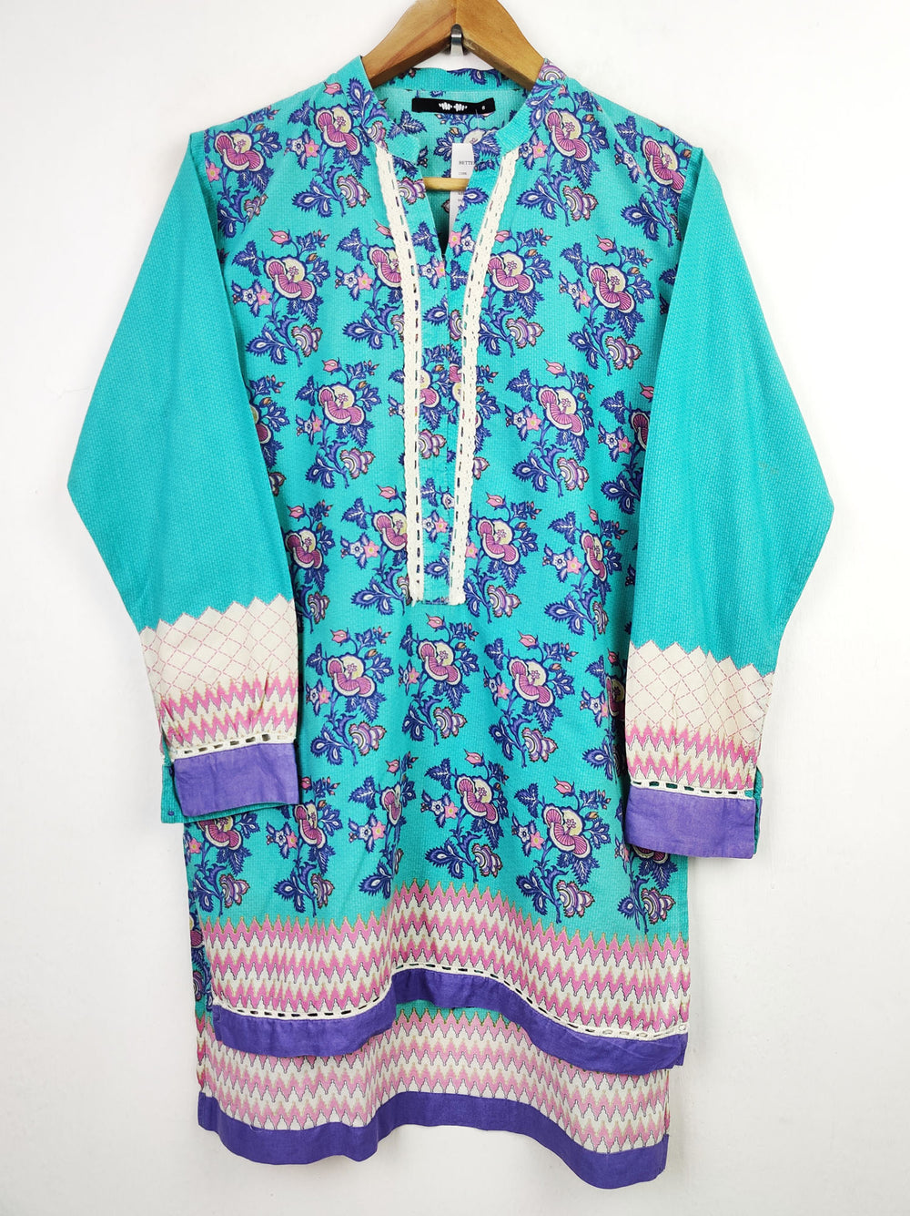 Buy online pre-used pre-loved 100% authentic & Original branded Khaadi (BK-584) available in Pakistan. Top international brands avilable.