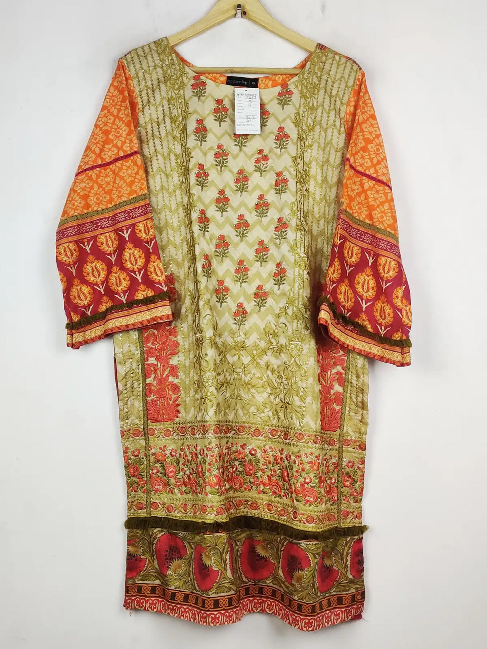 Buy online pre-used pre-loved 100% authentic & Original branded Bin Saeed (BK-5879) available in Pakistan. Top international brands avilable.
