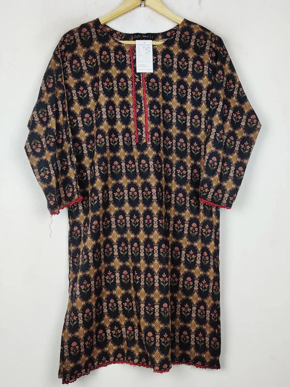 Buy online pre-used pre-loved 100% authentic & Original branded Safa Noor (BK-6141) available in Pakistan. Top international brands avilable.