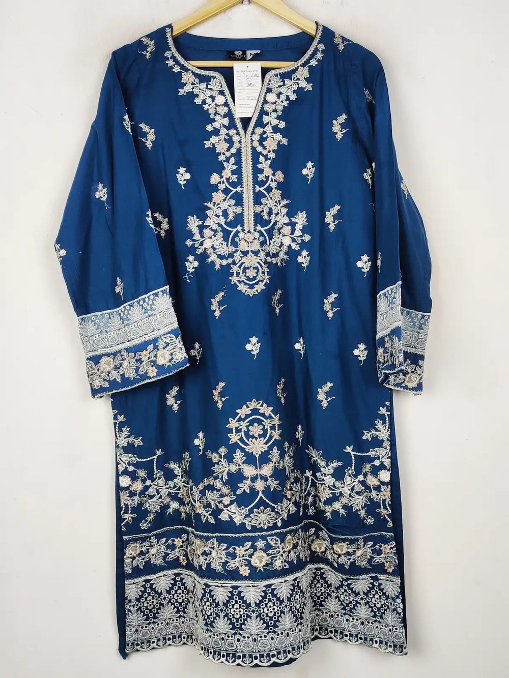 Buy online pre-used pre-loved 100% authentic & Original branded Motif (BK-6182) available in Pakistan. Top international brands avilable.