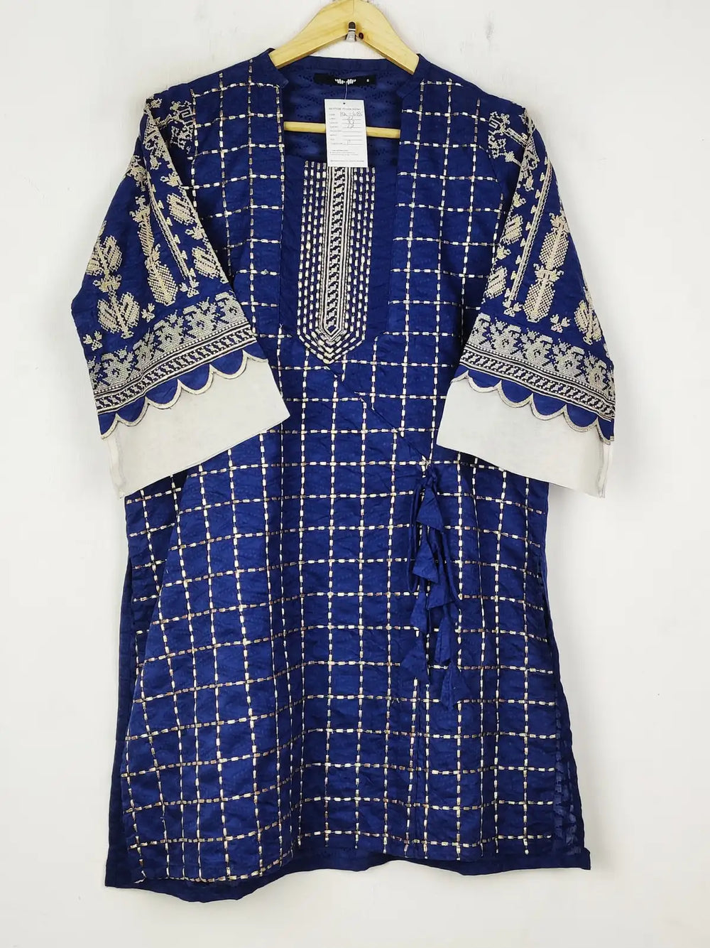 Buy online pre-used pre-loved 100% authentic & Original branded Khaadi (BK-6185) available in Pakistan. Top international brands avilable.