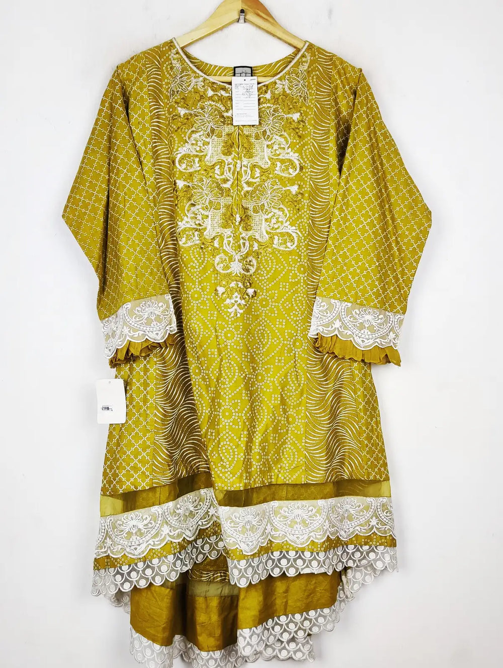 Buy online pre-used pre-loved 100% authentic & Original branded Tand Taani (BK-6298) available in Pakistan. Top international brands avilable.