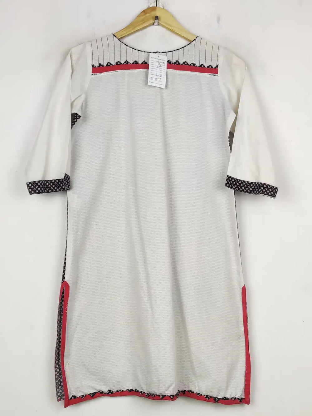 Buy online pre-used pre-loved 100% authentic & Original branded Alkaram (BK-6390) available in Pakistan. Top international brands avilable.