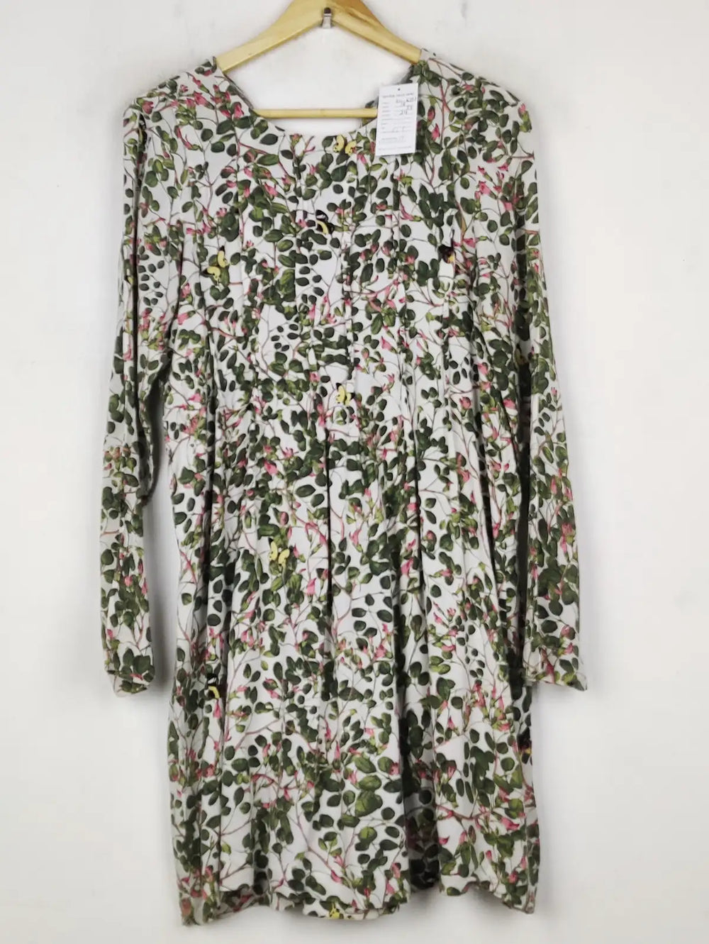 Buy online pre-used pre-loved 100% authentic & Original branded Unknown Brand (BK-6397) available in Pakistan. Top international brands avilable.
