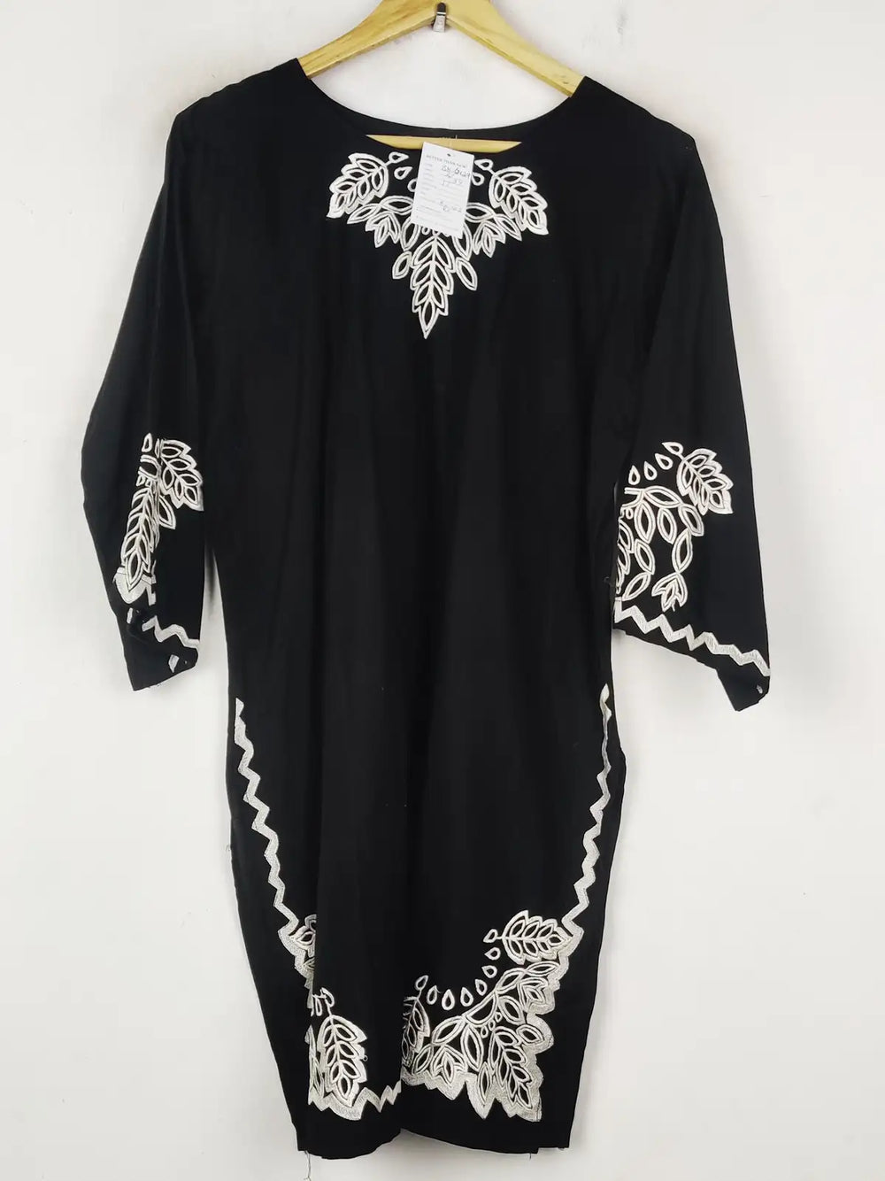 Buy online pre-used pre-loved 100% authentic & Original branded Amna Khadija (BK-6429) available in Pakistan. Top international brands avilable.