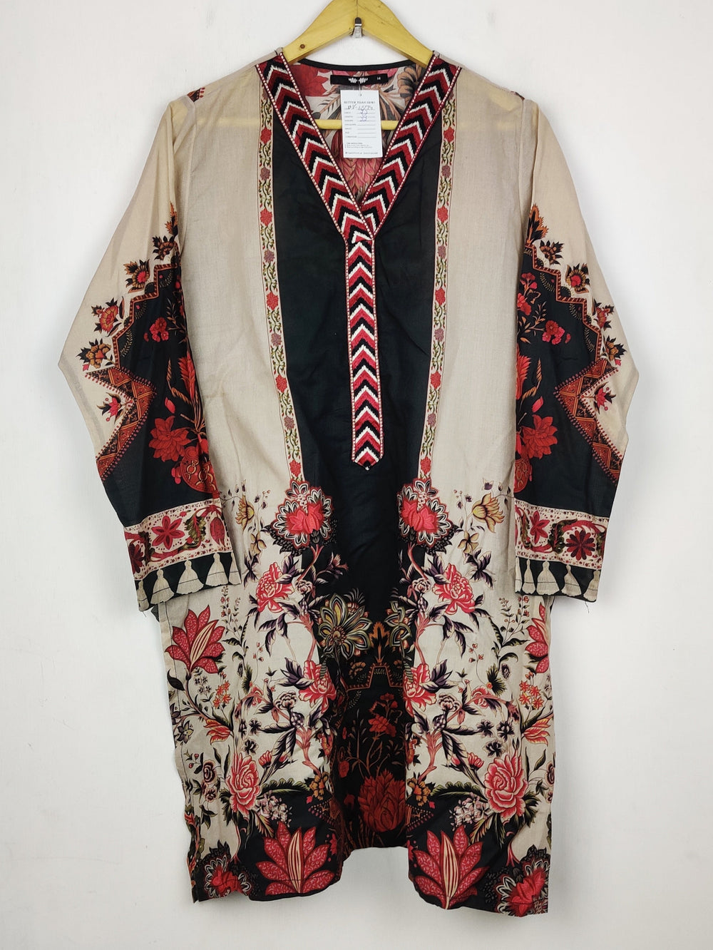 Buy online pre-used pre-loved 100% authentic & Original branded Khaadi (BK-6574) available in Pakistan. Top international brands avilable.