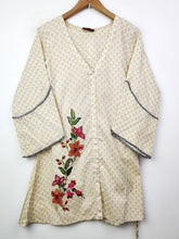 Buy online pre-used pre-loved 100% authentic & Original branded Simrans (BK-663) available in Pakistan. Top international brands avilable.