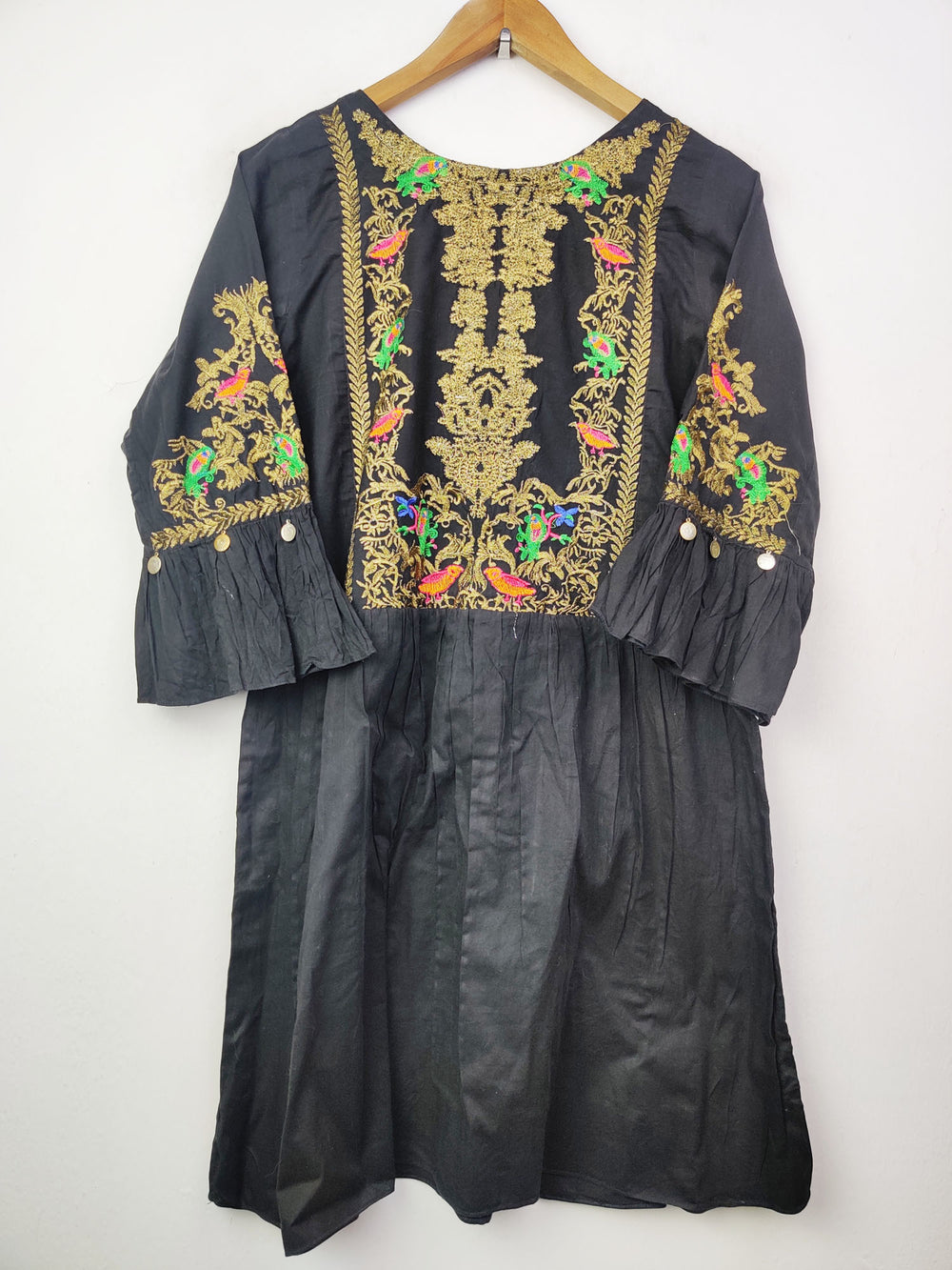 Buy online pre-used pre-loved 100% authentic & Original branded Unknown Brand (BK-671) available in Pakistan. Top international brands avilable.