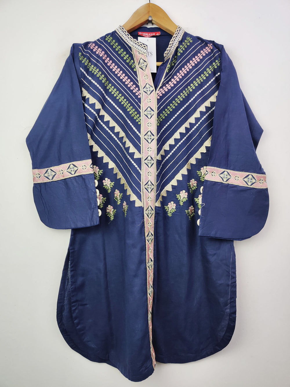 Buy online pre-used pre-loved 100% authentic & Original branded Simrans (BK-676) available in Pakistan. Top international brands avilable.