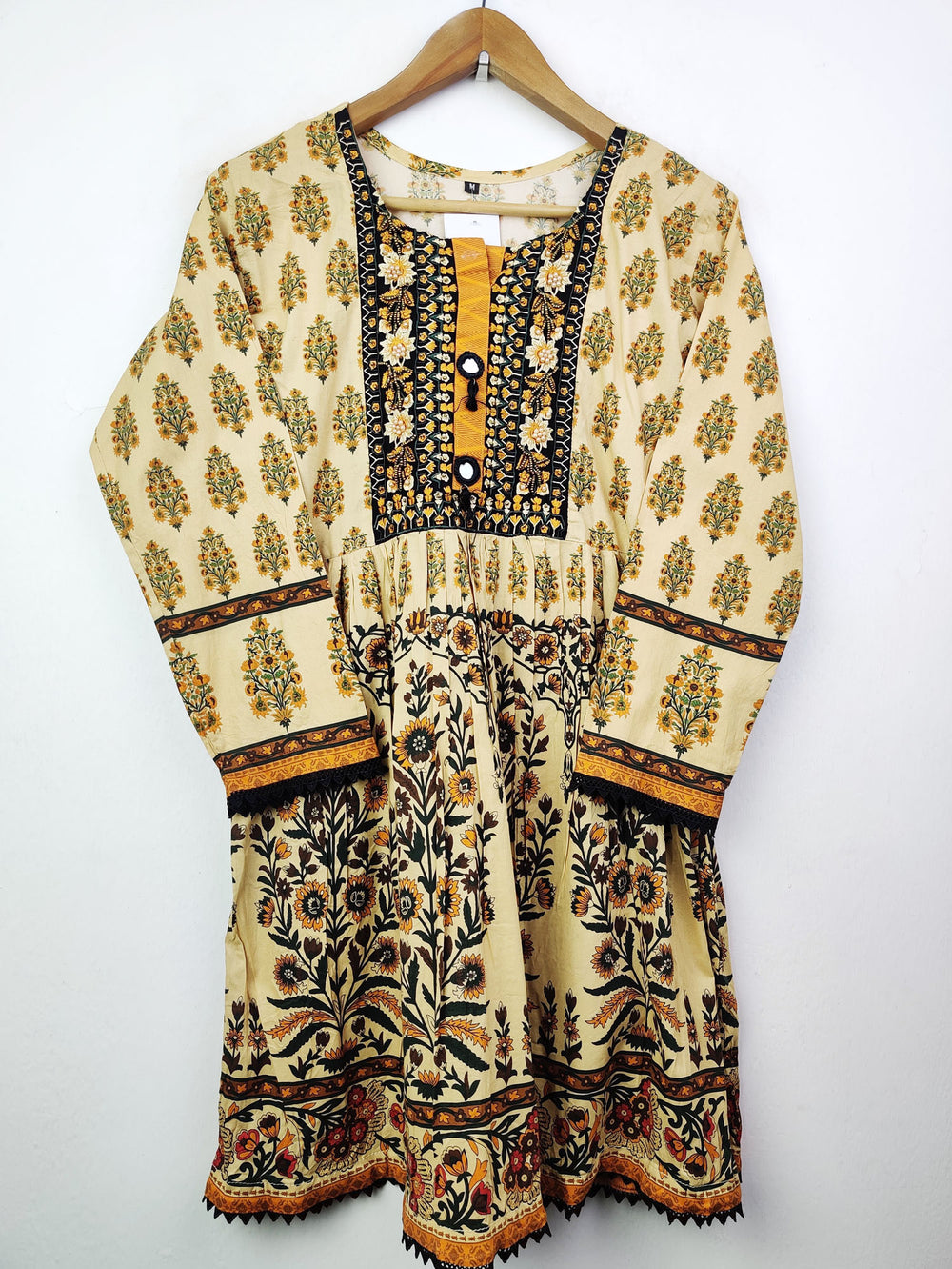 Buy online pre-used pre-loved 100% authentic & Original branded Unknown Brand (BK-678) available in Pakistan. Top international brands avilable.