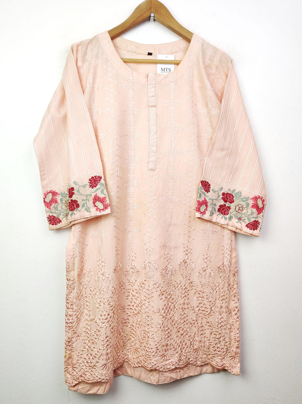 Buy online pre-used pre-loved 100% authentic & Original branded Unknown Brand (BK-681) available in Pakistan. Top international brands avilable.