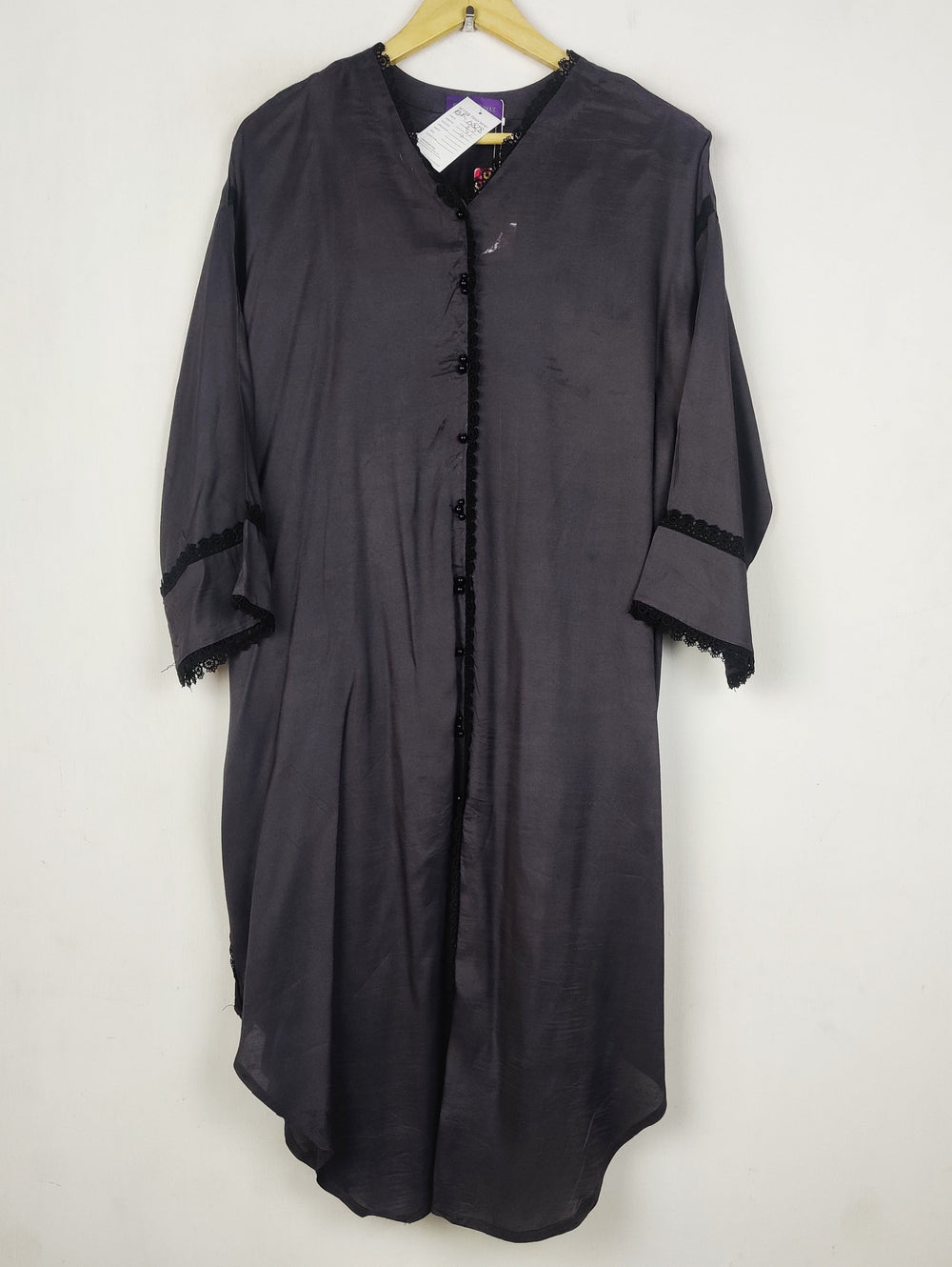 Buy online pre-used pre-loved 100% authentic & Original branded Sana Safinaz (BK-6828) available in Pakistan. Top international brands avilable.