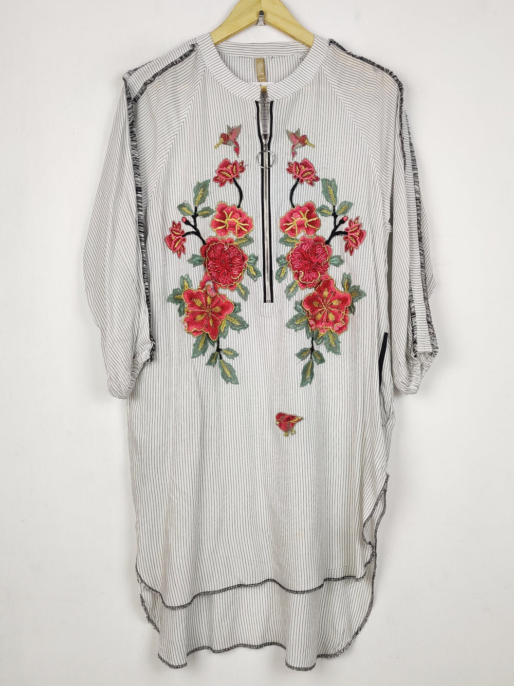 Buy online pre-used pre-loved 100% authentic & Original branded Ethnic (BK-6831) available in Pakistan. Top international brands avilable.