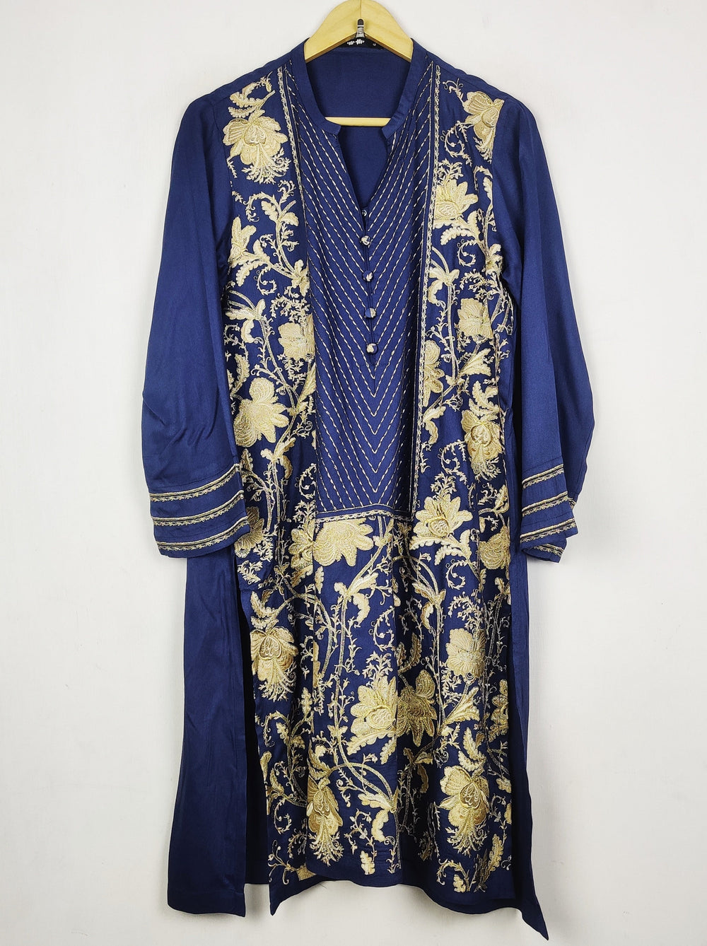 Buy online pre-used pre-loved 100% authentic & Original branded Khaadi (BK-6842) available in Pakistan. Top international brands avilable.