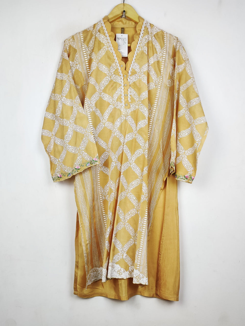 Buy online pre-used pre-loved 100% authentic & Original branded Beechtree (BK-6877) available in Pakistan. Top international brands avilable.