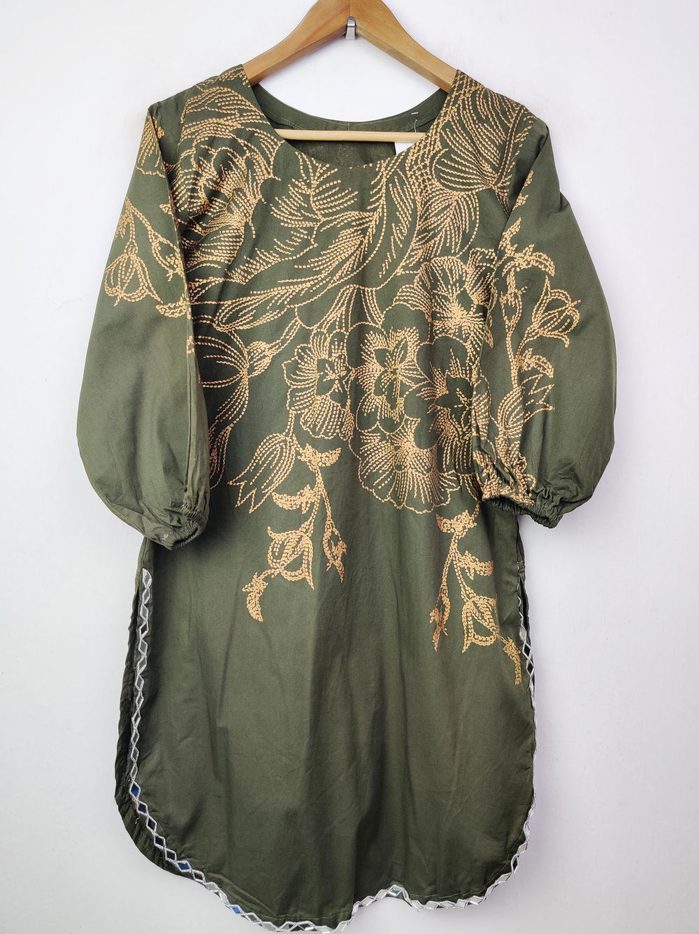 Buy online pre-used pre-loved 100% authentic & Original branded Unknown Brand (BK-692) available in Pakistan. Top international brands avilable.