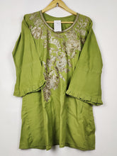 Buy online pre-used pre-loved 100% authentic & Original branded Unknown Brand (BK-6975) available in Pakistan. Top international brands avilable.