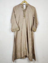 Buy online pre-used pre-loved 100% authentic & Original branded Khaadi (BK-7066) available in Pakistan. Top international brands avilable.