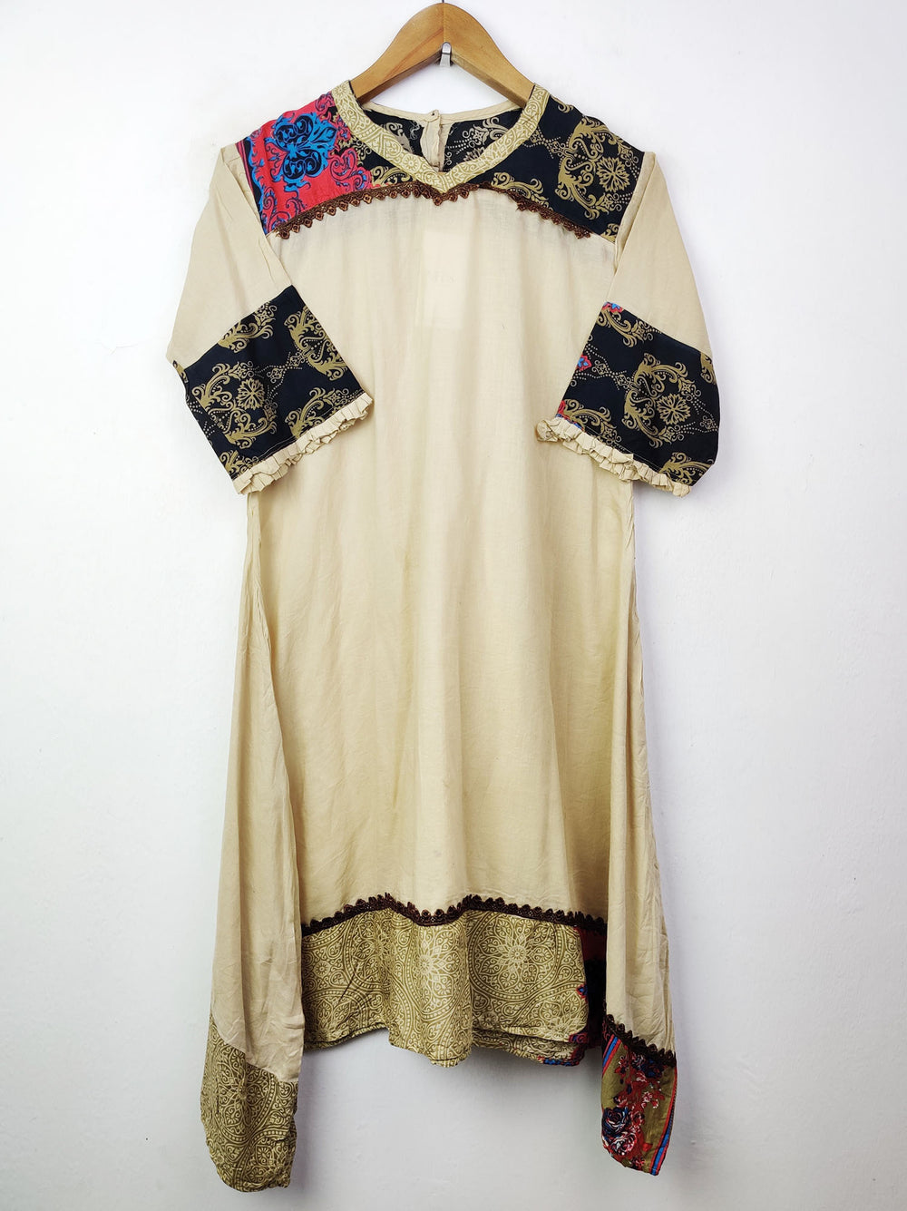 Buy online pre-used pre-loved 100% authentic & Original branded Unknown Brand (BK-706) available in Pakistan. Top international brands avilable.