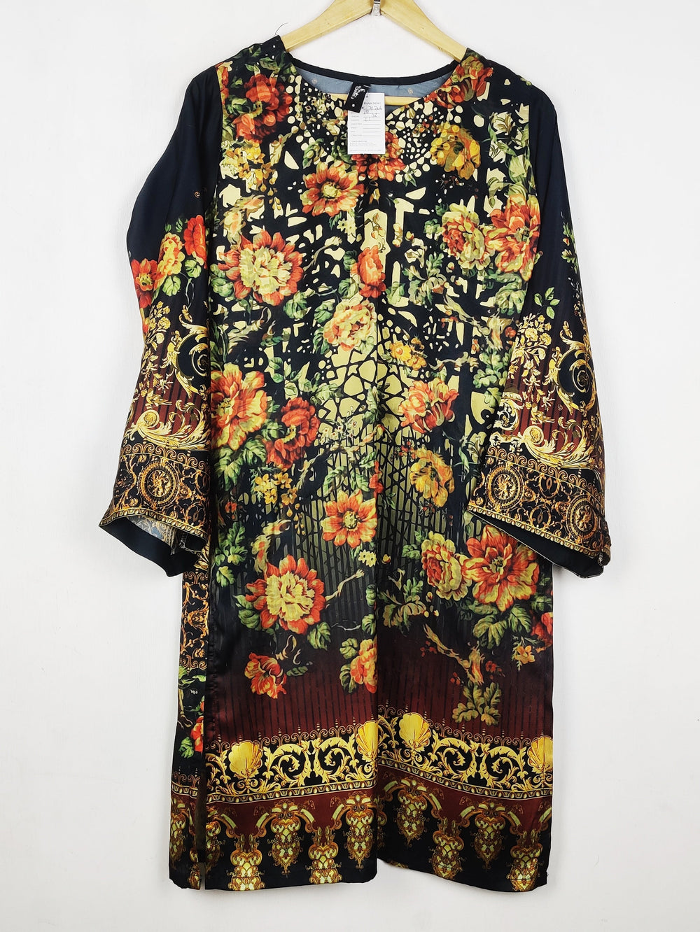 Buy online pre-used pre-loved 100% authentic & Original branded Daneen (BK-7126) available in Pakistan. Top international brands avilable.