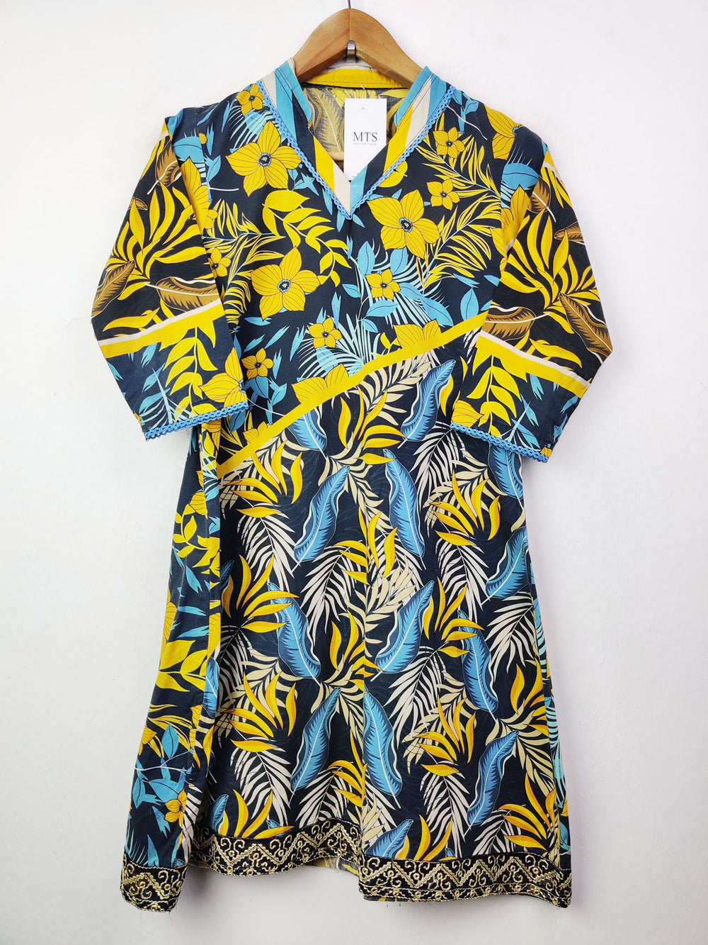 Buy online pre-used pre-loved 100% authentic & Original branded Unknown Brand (BK-713) available in Pakistan. Top international brands avilable.