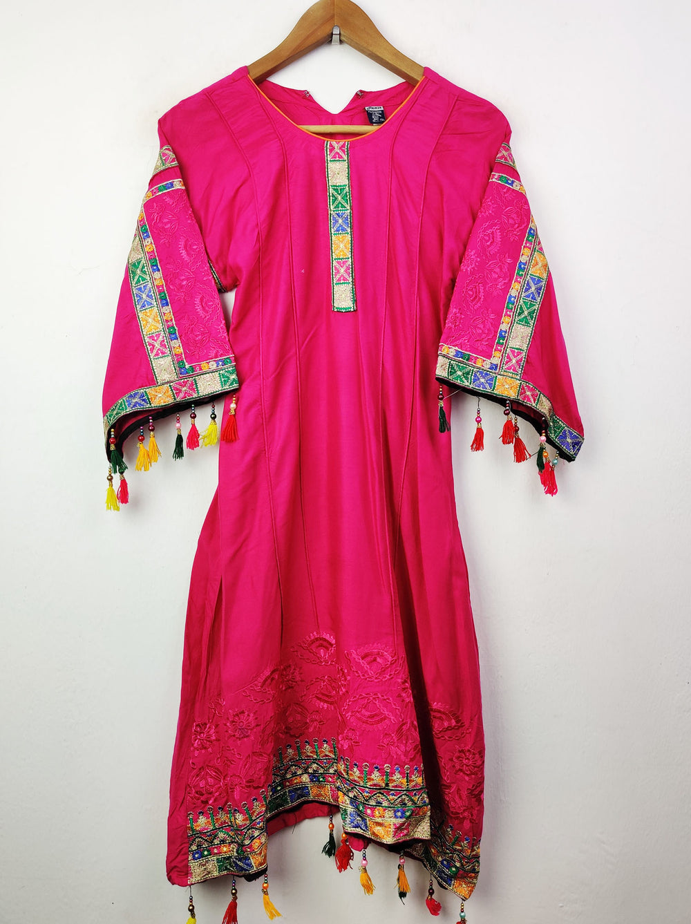 Buy online pre-used pre-loved 100% authentic & Original branded Hamza Fashion (BK-720) available in Pakistan. Top international brands avilable.