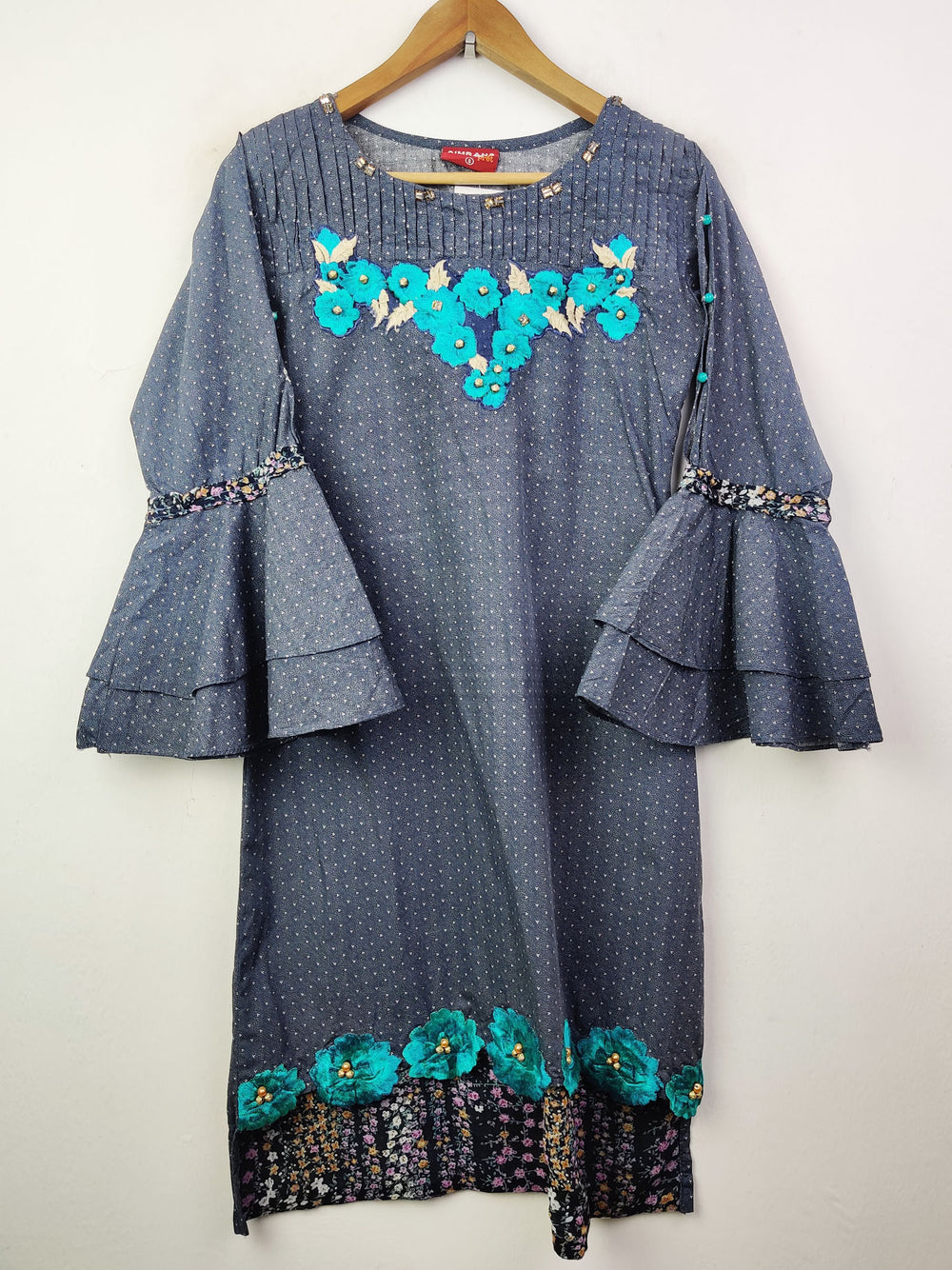 Buy online pre-used pre-loved 100% authentic & Original branded Simrans (BK-725) available in Pakistan. Top international brands avilable.