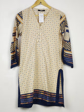 Buy online pre-used pre-loved 100% authentic & Original branded Khaadi (BK-7305) available in Pakistan. Top international brands avilable.