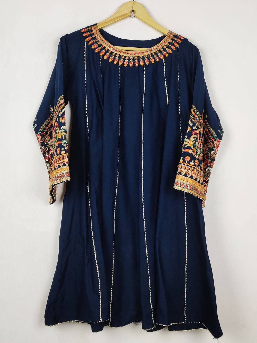 Buy online pre-used pre-loved 100% authentic & Original branded Unknown Brand (BK-7375) available in Pakistan. Top international brands avilable.