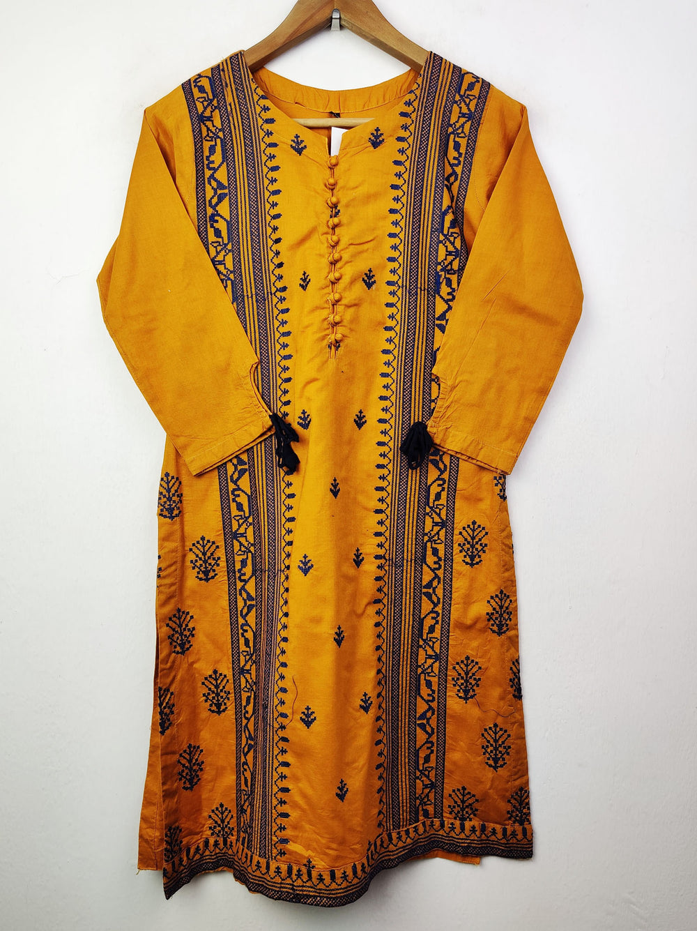 Buy online pre-used pre-loved 100% authentic & Original branded Unknown Brand (BK-737) available in Pakistan. Top international brands avilable.