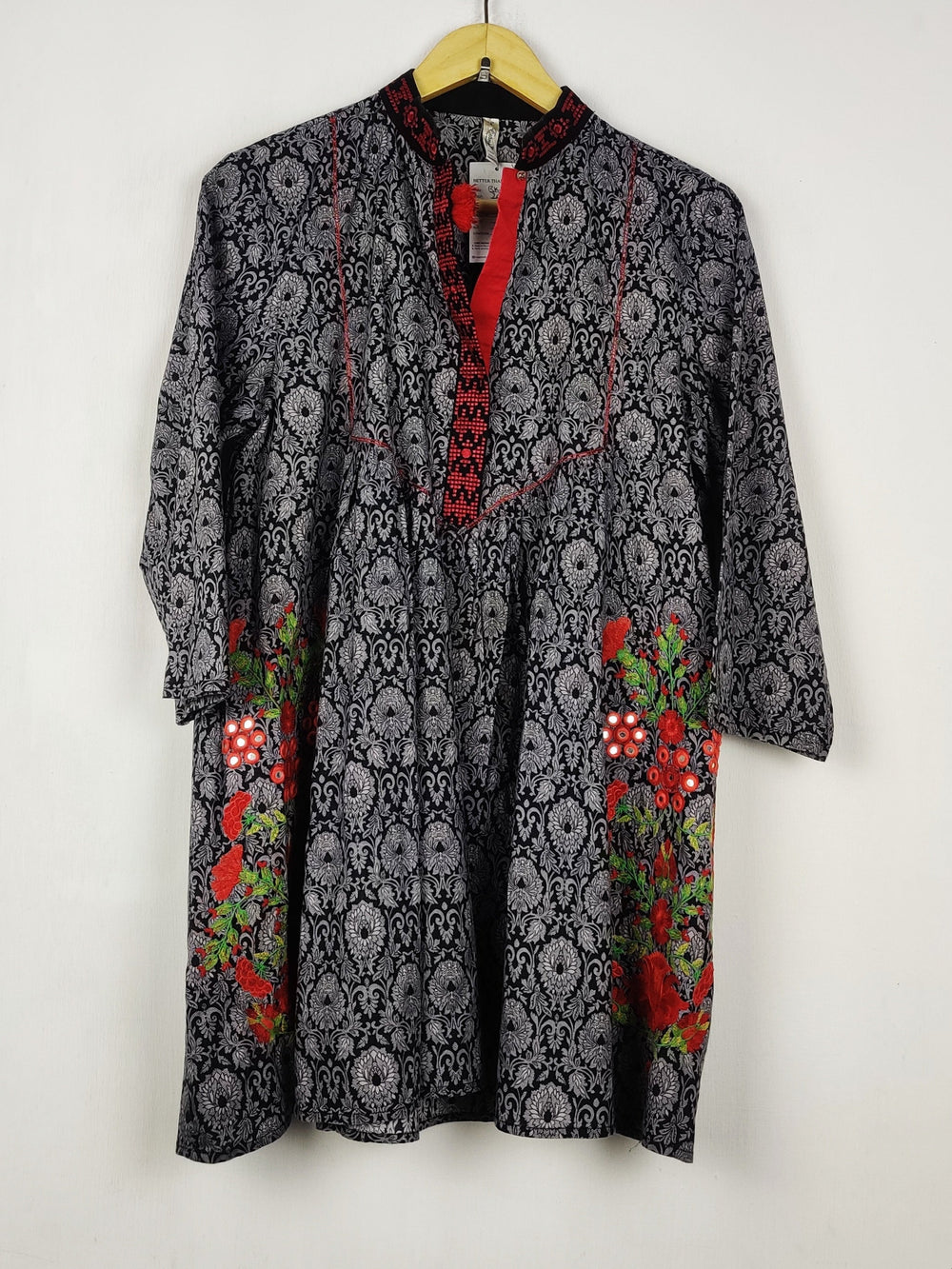 Buy online pre-used pre-loved 100% authentic & Original branded Ethnic (BK-7404) available in Pakistan. Top international brands avilable.