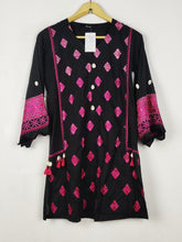 Buy online pre-used pre-loved 100% authentic & Original branded Khaadi (BK-7411) available in Pakistan. Top international brands avilable.