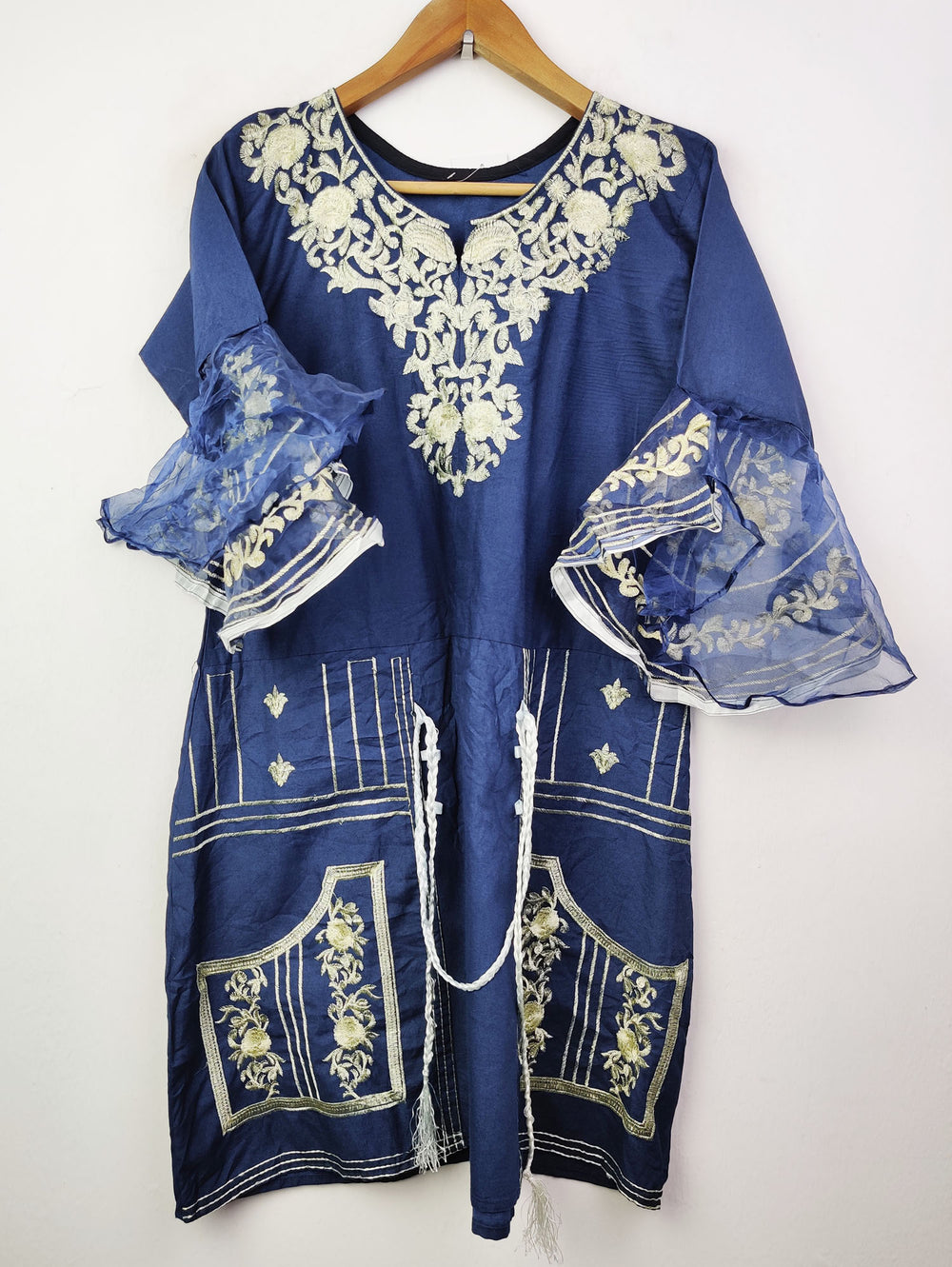 Buy online pre-used pre-loved 100% authentic & Original branded Unknown Brand (BK-761) available in Pakistan. Top international brands avilable.