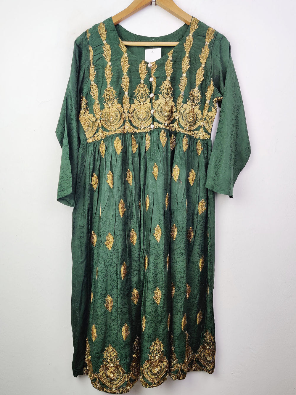 Buy online pre-used pre-loved 100% authentic & Original branded Unknown Brand (BK-785) available in Pakistan. Top international brands avilable.