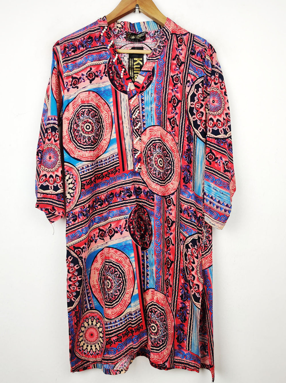 Buy online pre-used pre-loved 100% authentic & Original branded Kunar (BK-820) available in Pakistan. Top international brands avilable.