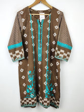 Buy online pre-used pre-loved 100% authentic & Original branded Unknown Brand (BK-826) available in Pakistan. Top international brands avilable.