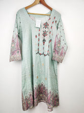 Buy online pre-used pre-loved 100% authentic & Original branded Unknown Brand (BK-960) available in Pakistan. Top international brands avilable.